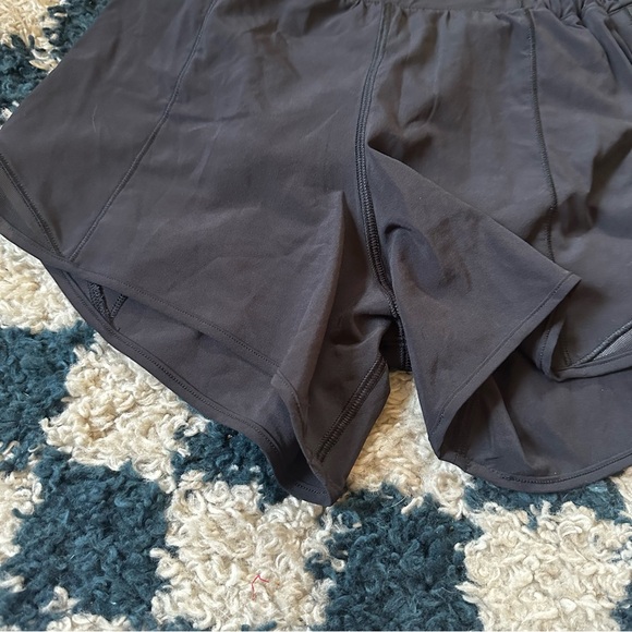 - Lululemon Hotty Hot Short II *Long 4" Black - Picture 4 of 6